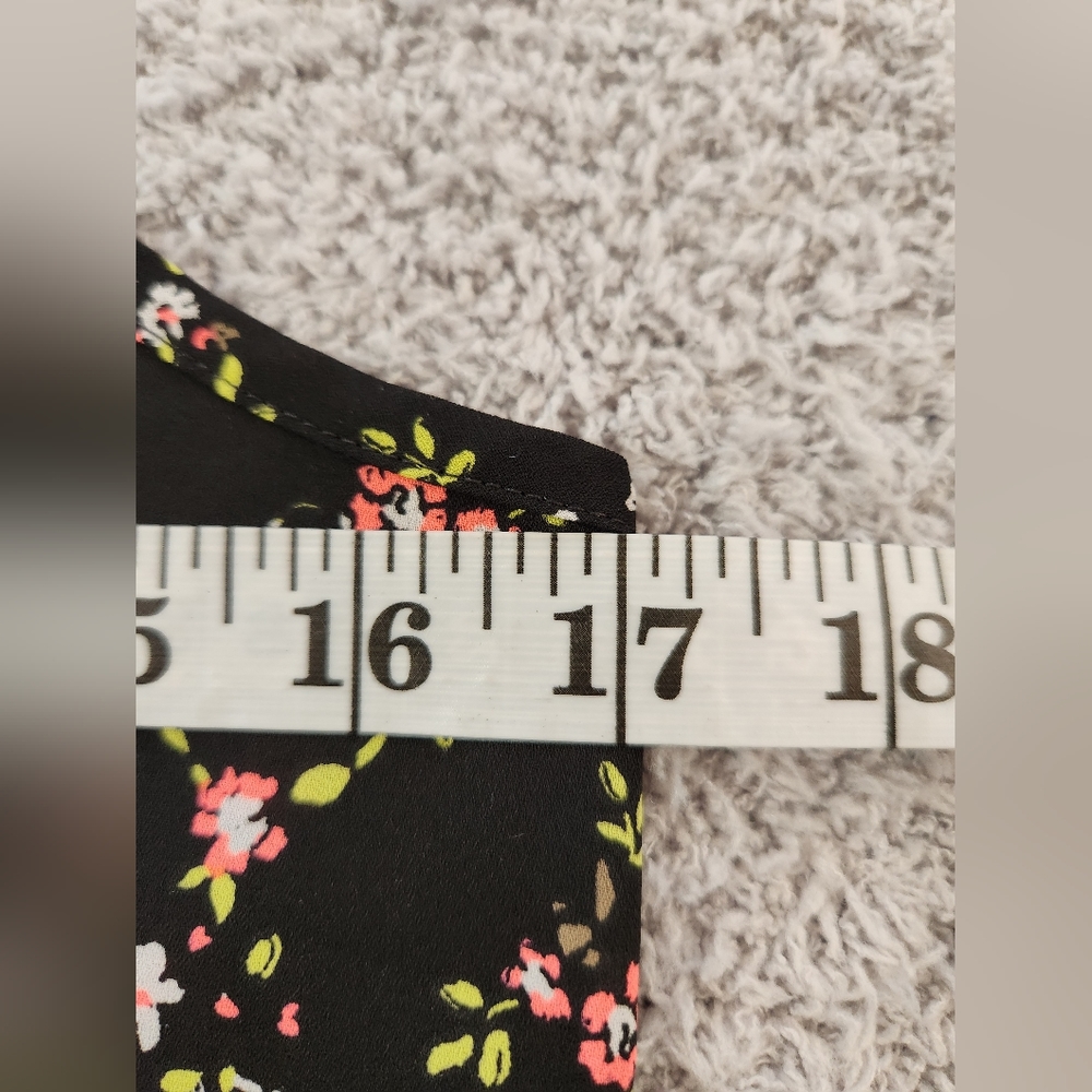 Express Black Multicolor Flower Pattern Sleevess … - image 3